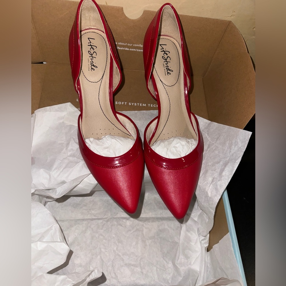 Life Stride Saldana Pump